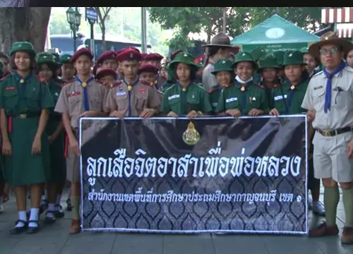 ลูกเสือจิตอาสาจ.กาญจนบุรีคอยให้บริการปชช.